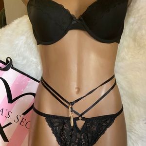 NWT VS BLACK STRAPS BIKINI PANTIES
